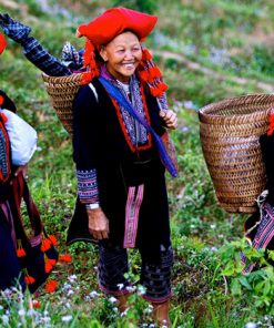 Red Dzao People in Sapa - Hanoi local tours