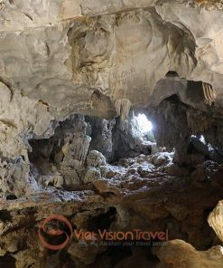 Thien Cung cave Halong Bay shore excursions